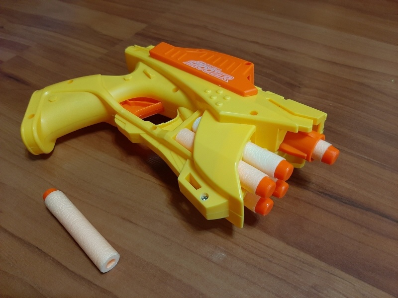 Mechanická pištoľ na spôsob Nerfky - 2