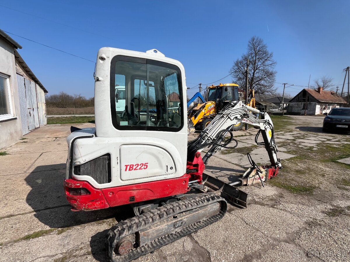 Mini bager Takeuchi TB225 - 2