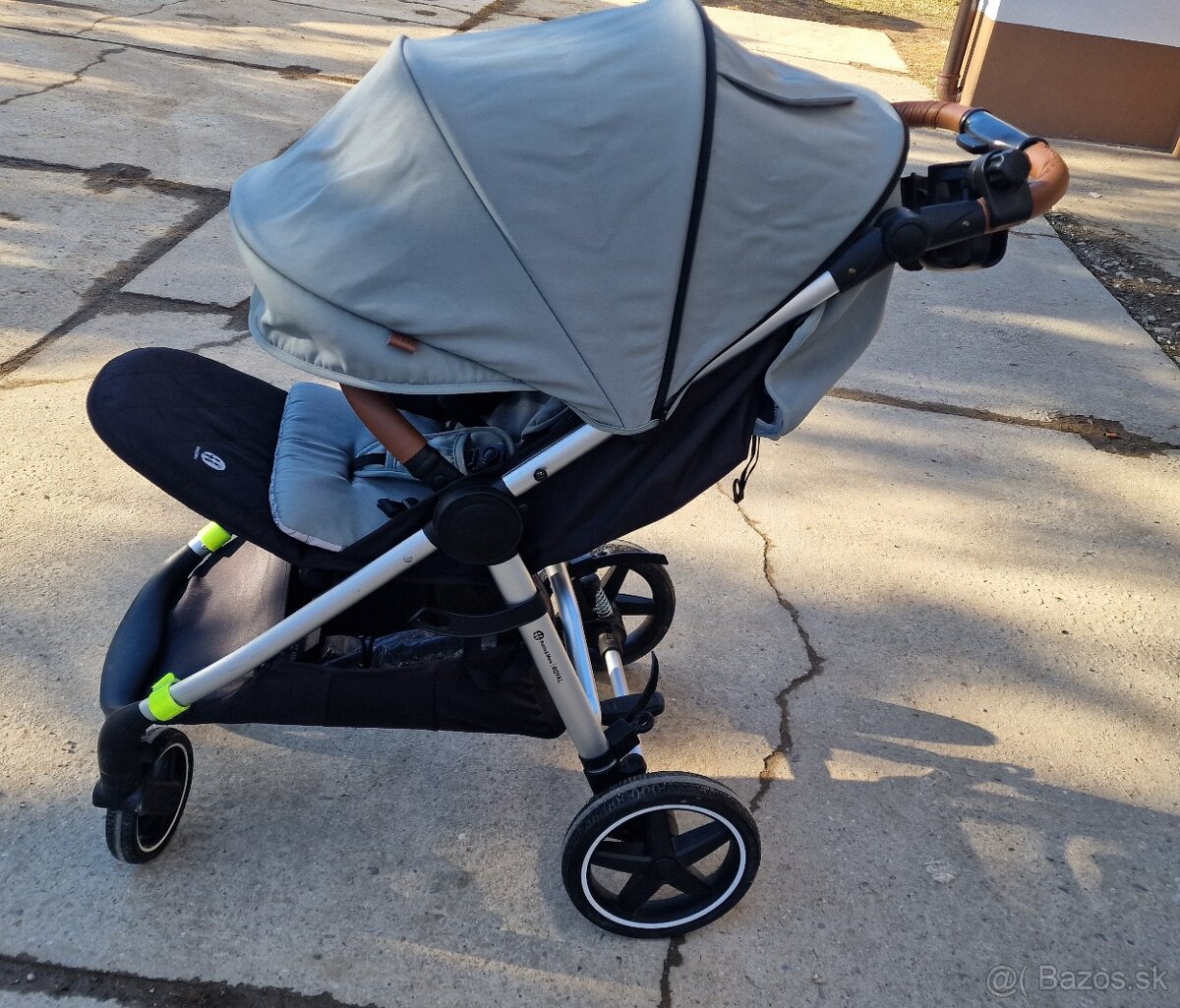 Odpružený športový kočík Petite&Mars Royal Silver Iron Green - 2