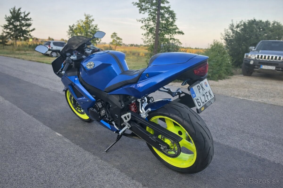 Triumph Daytona 600 - 2