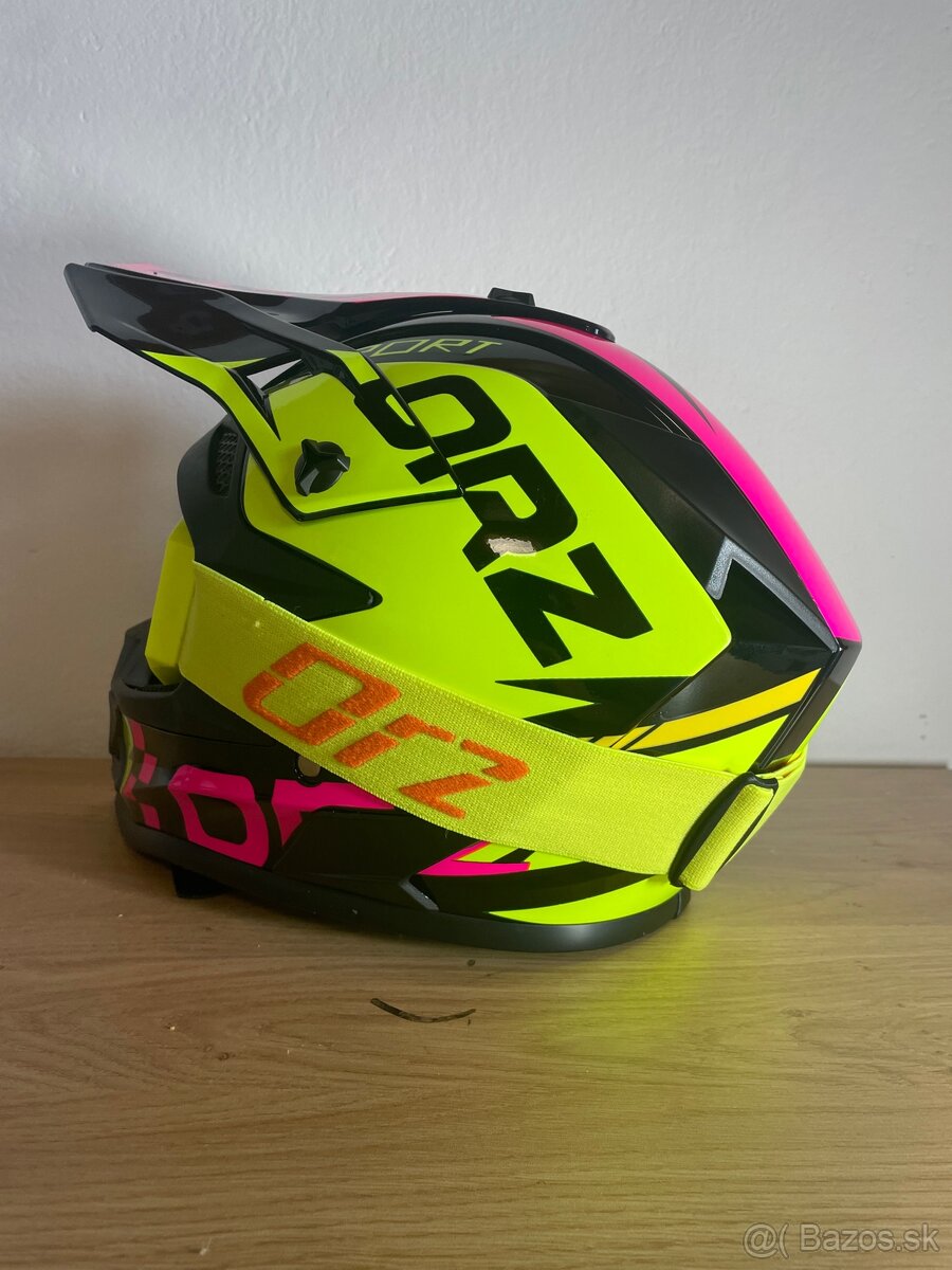 Motocrossová prilba. - 2