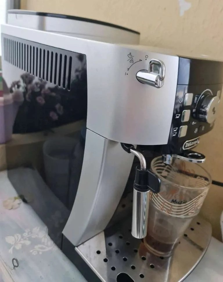 Automatický kávovar DeLonghi Magnifica S. - 2