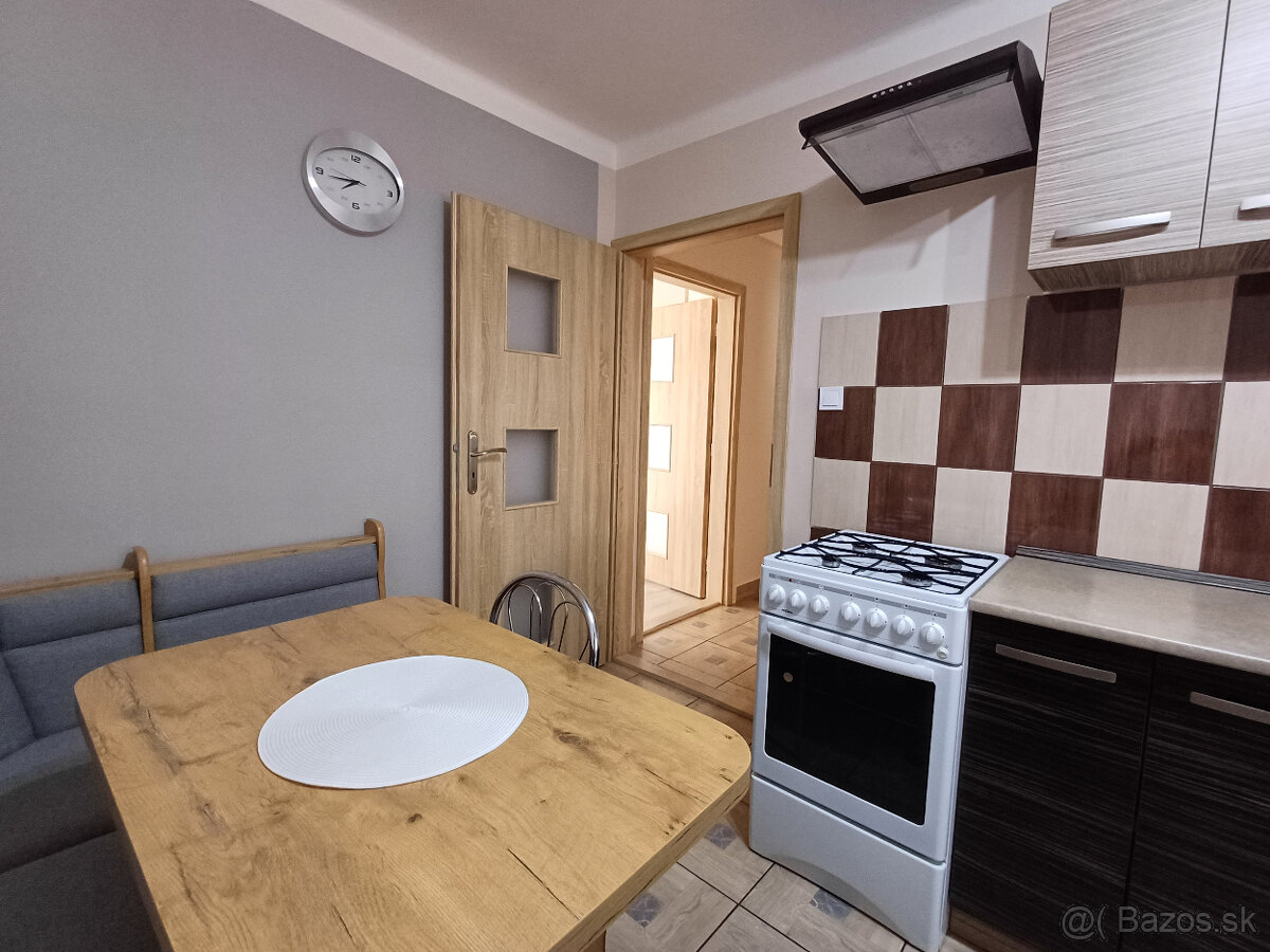 2-Izbovy byt v Komarne na prenajom. - 2