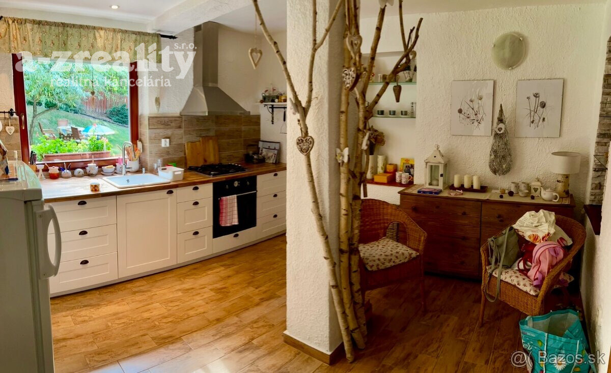 Predáme 3-izbový zrekonštruovaný rodinný dom v obci Semerovo - 2