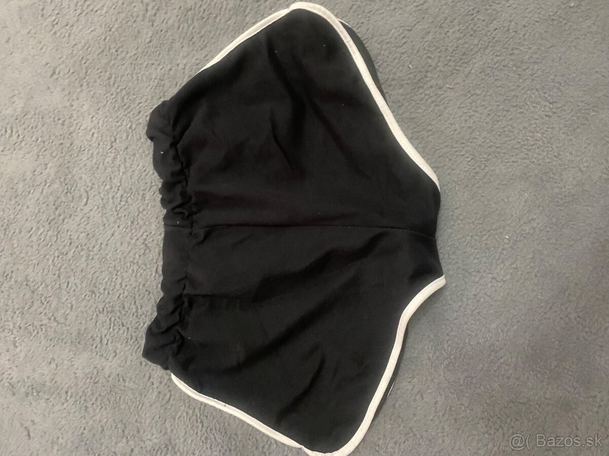 Kraťasy čiernobiele - 2