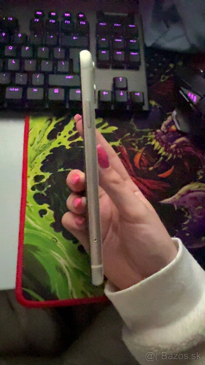 predám iphone 11 - 2