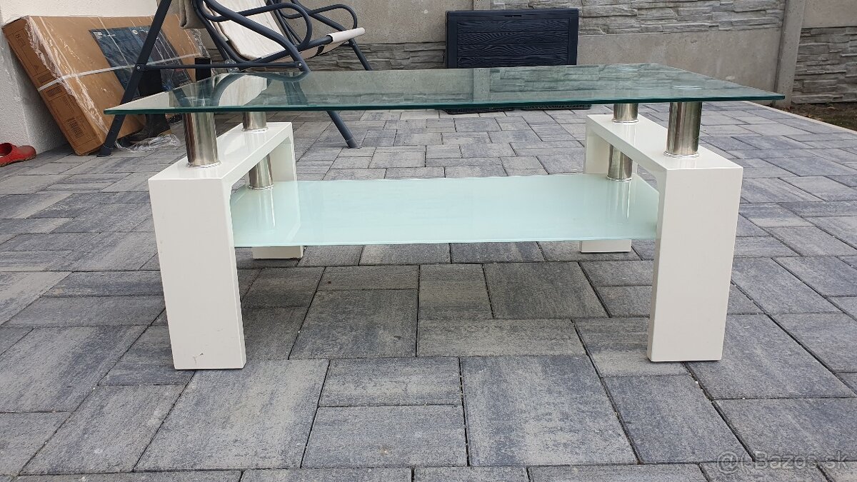 Sklenený konferenčný stolík s poličkou - 2