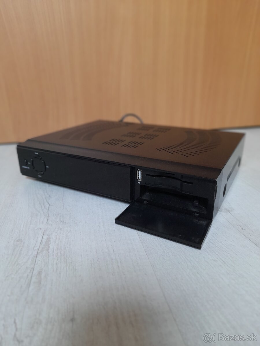 Satelitných prijímač Amico HD8300. - 2