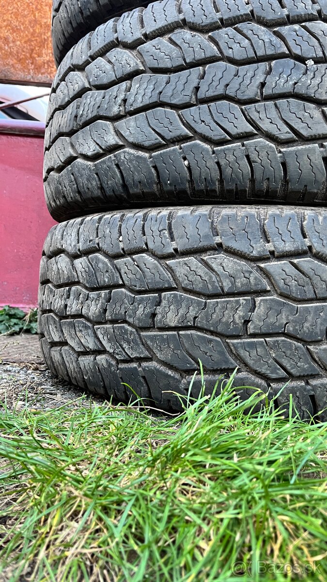 Sada pneu 255/70 r16 A/T - 2