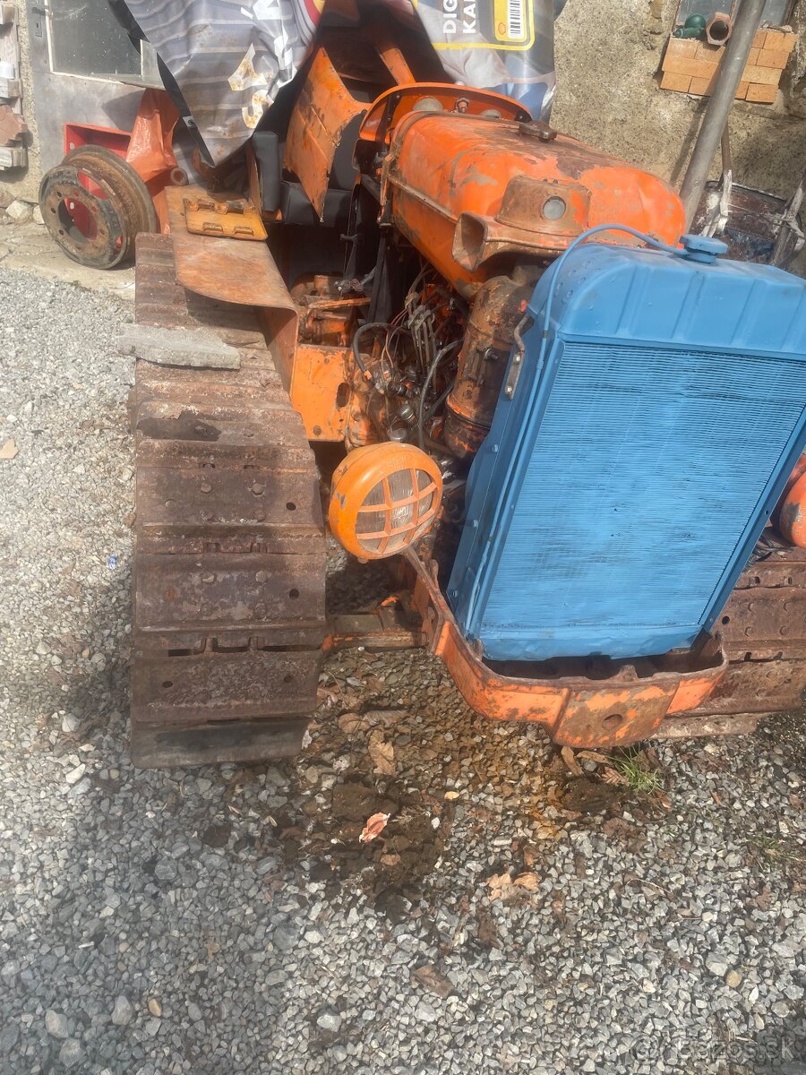 Fiat pásový traktor železný Kôň - 2