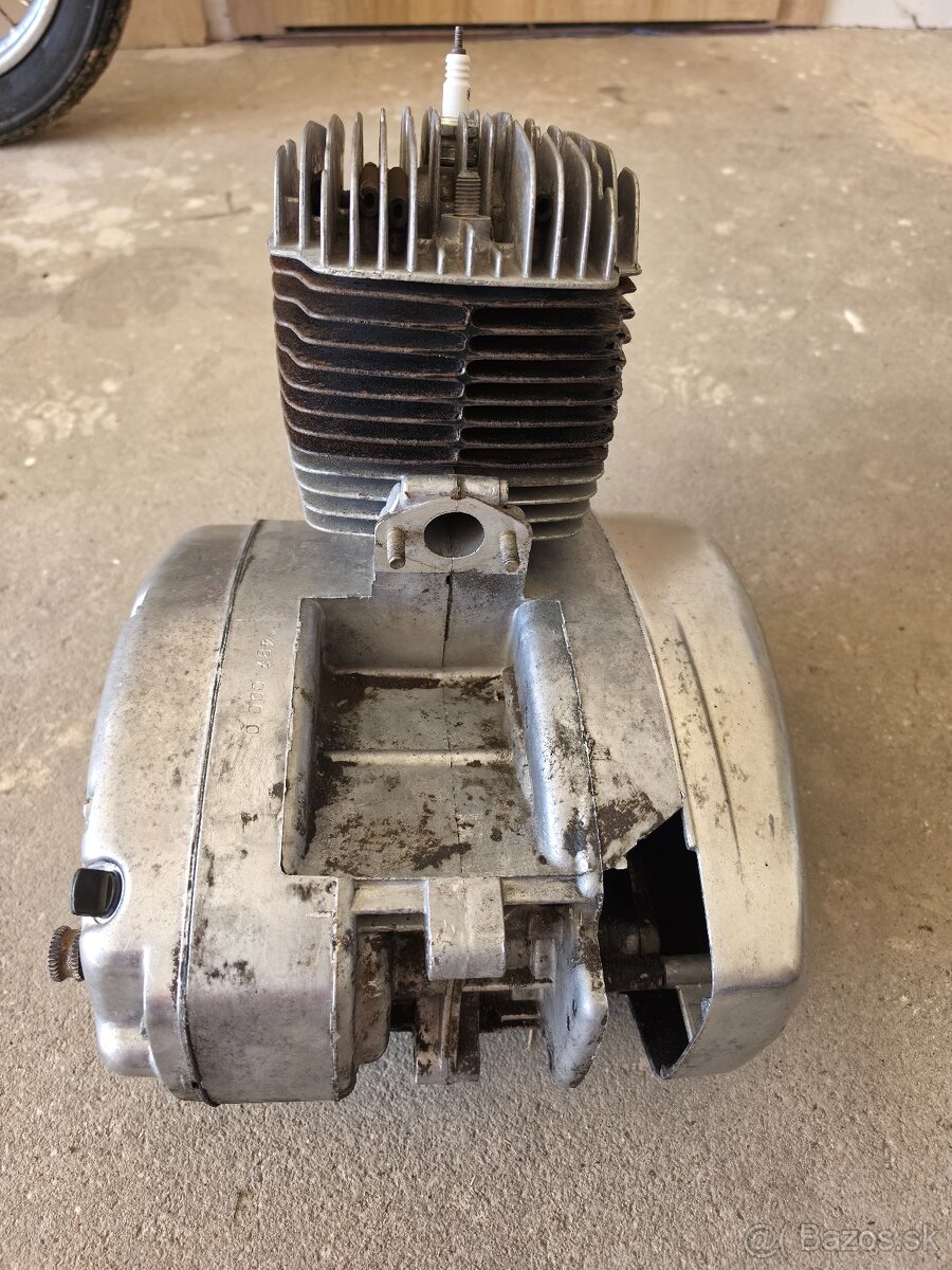 ČZ 175/487 Motor - 2
