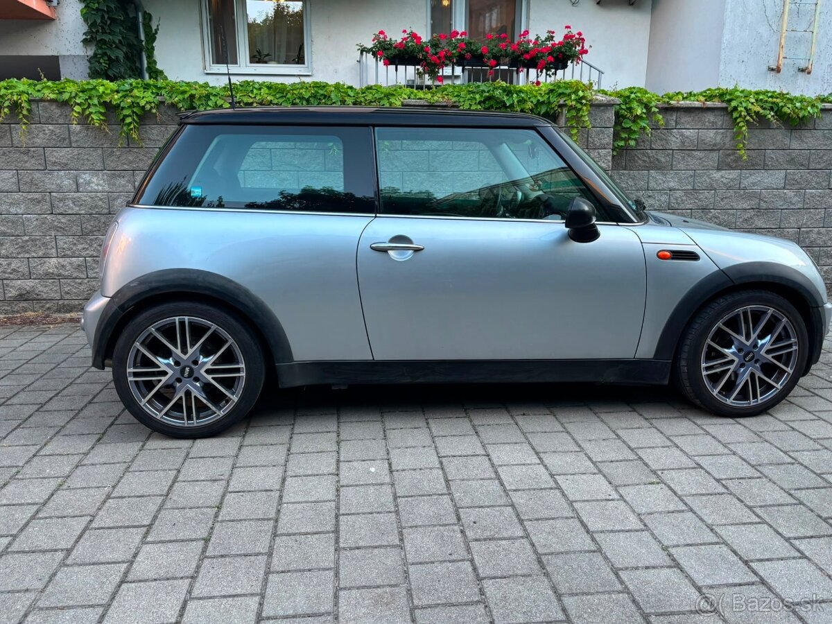 MINI Cooper R50 - 2