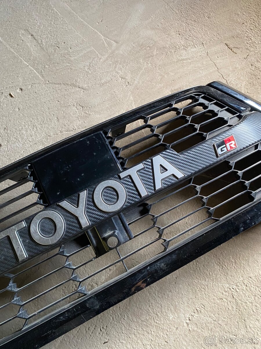 TOYOTA HILUX VIII 8 Predná maska - 2