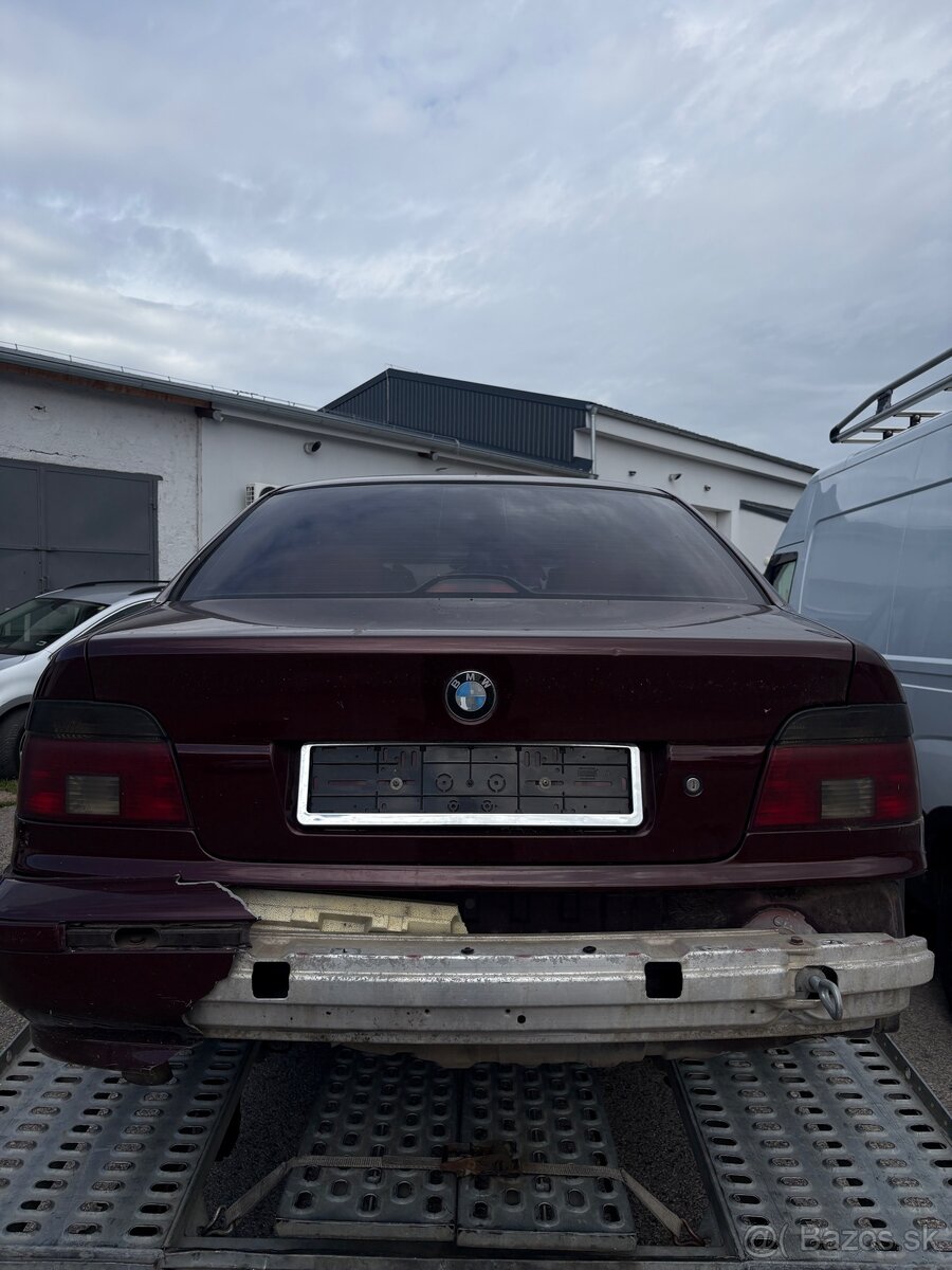 Rozpredam BMW e39 540i - 2
