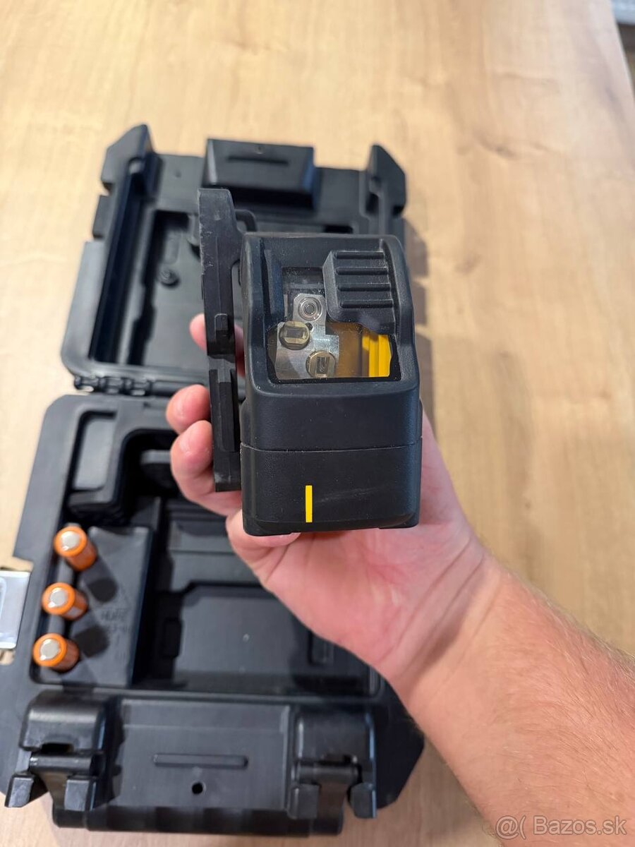 Krížový laser DeWalt DW088CG (zelený lúč) - 2