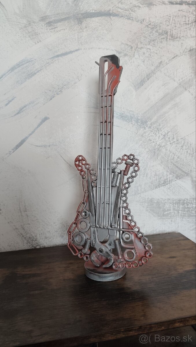 Kovová gitara - 2
