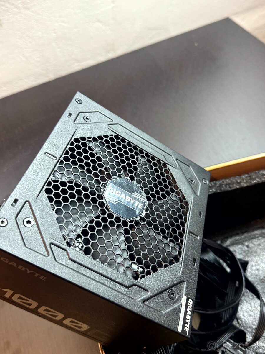 PC zdroj Gigabyte GP-P1000GM - 2