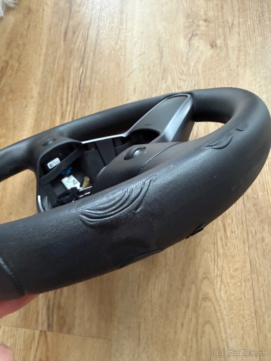 Volant na Tesla model 3 - 2