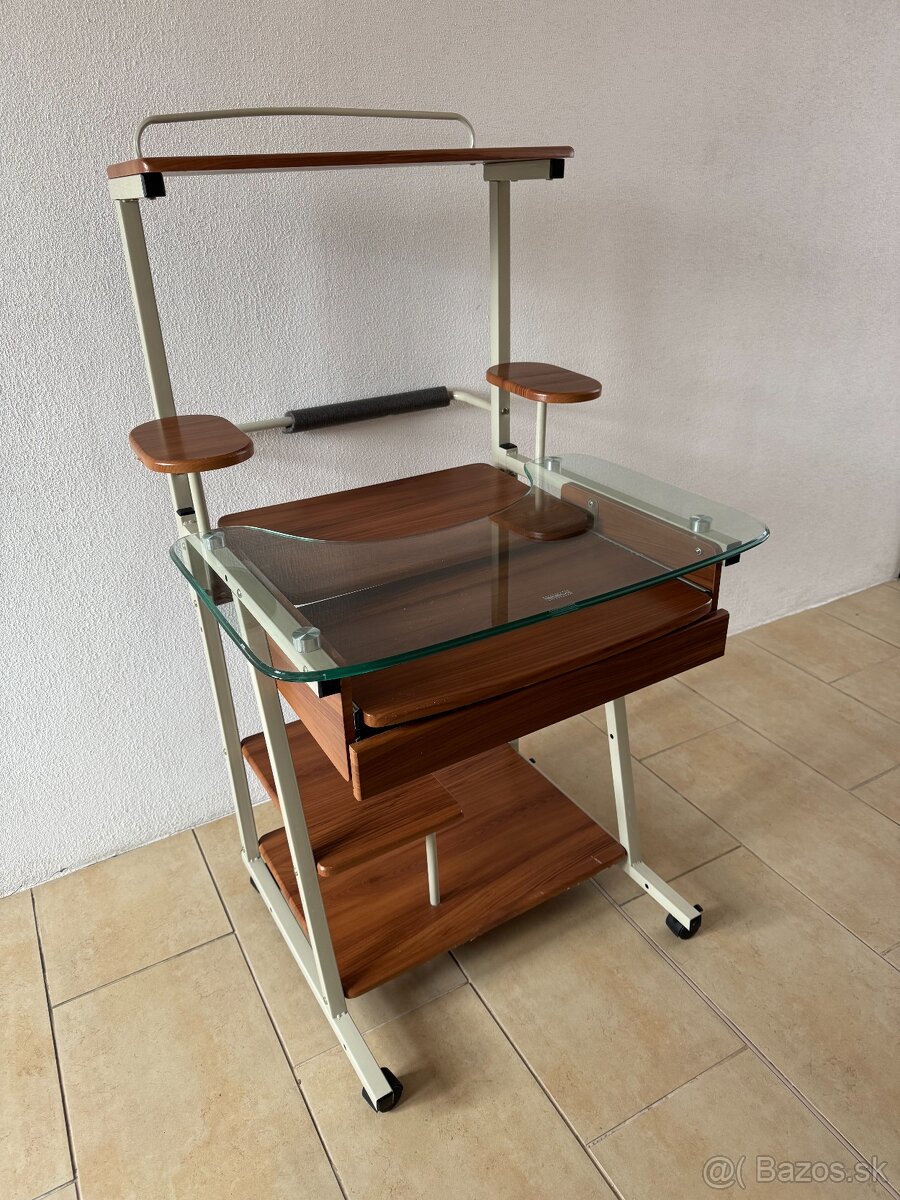 Rozoberatelny stolik - 2