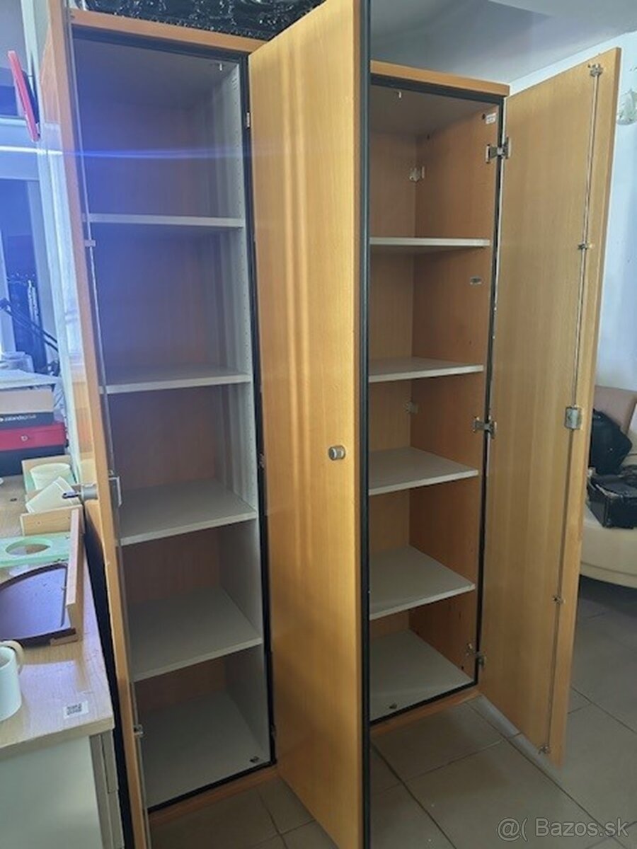 prodám skříně zamykatelné Straitner - 2