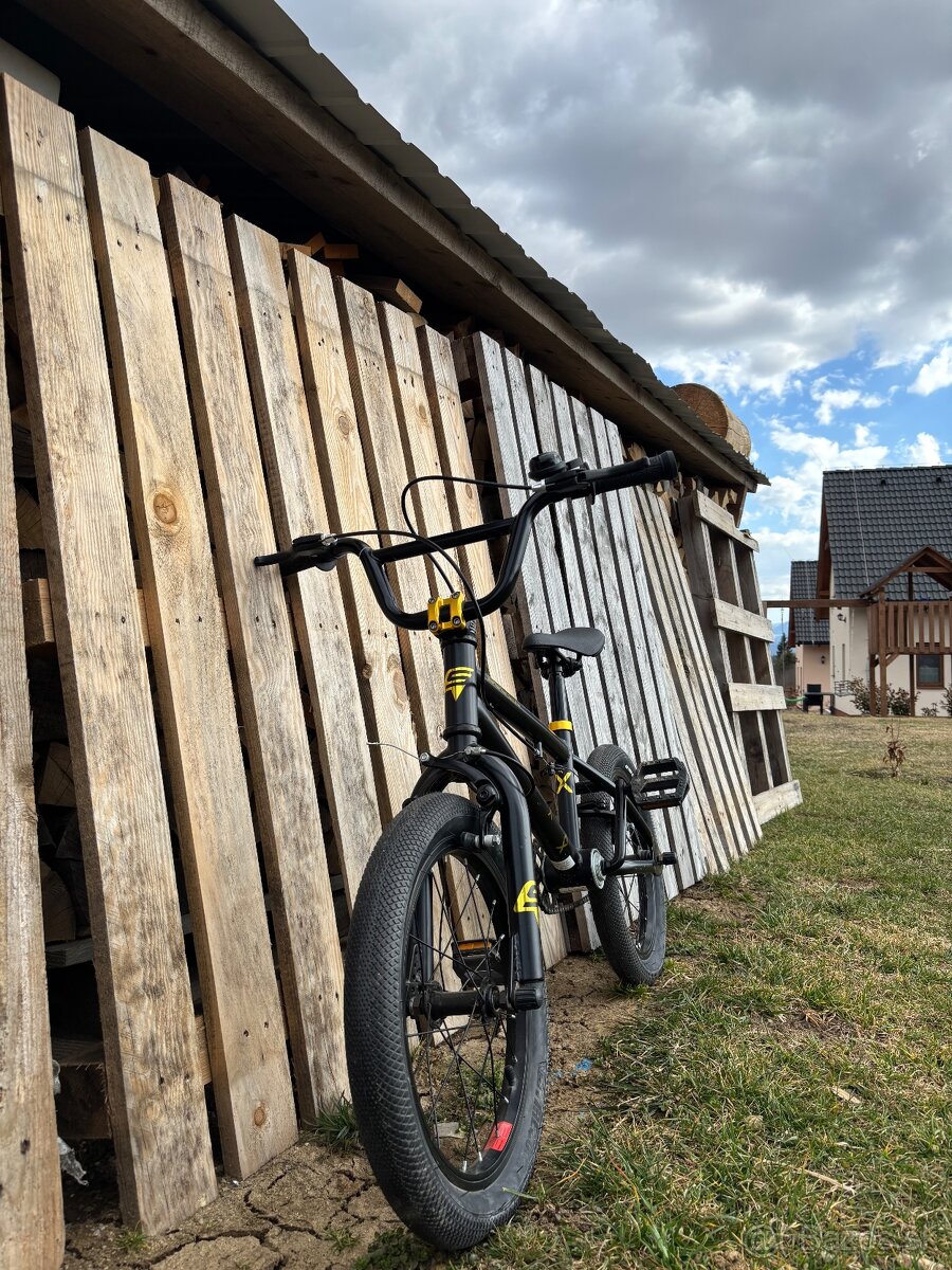 S’COOL XtriX mini čierno-zlatý 16″, detský - 2