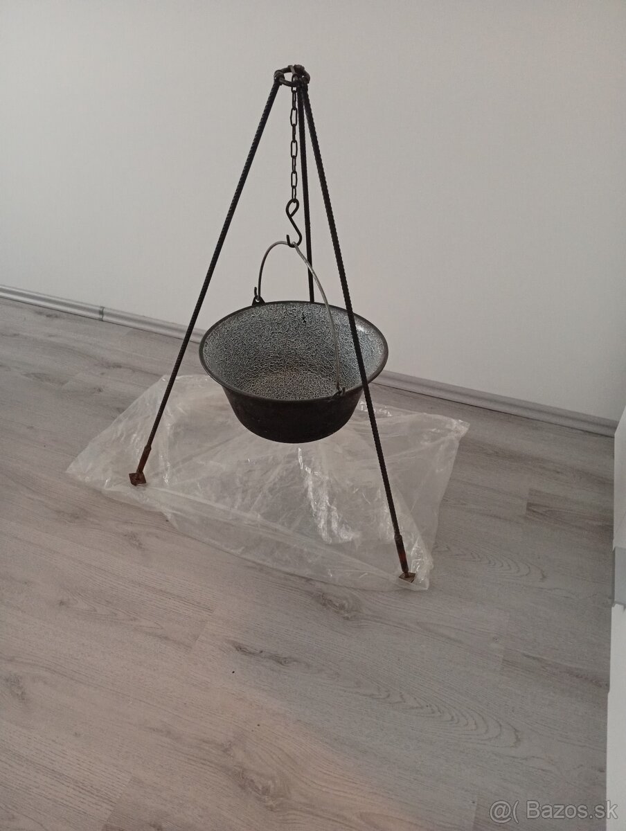 Kotlík s trojnožkou - 2