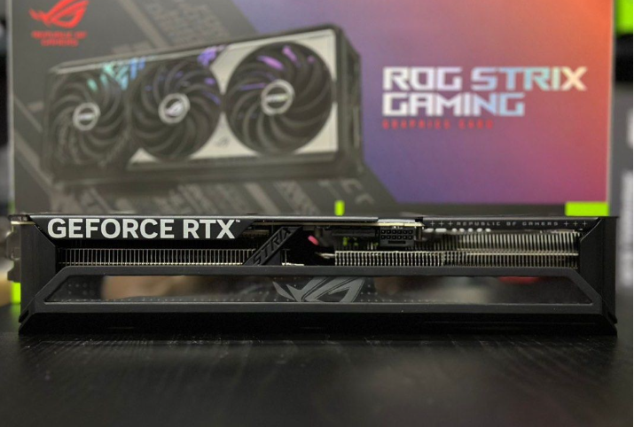 ASUS ROG STRIX OC RTX 5070 12GB - 2
