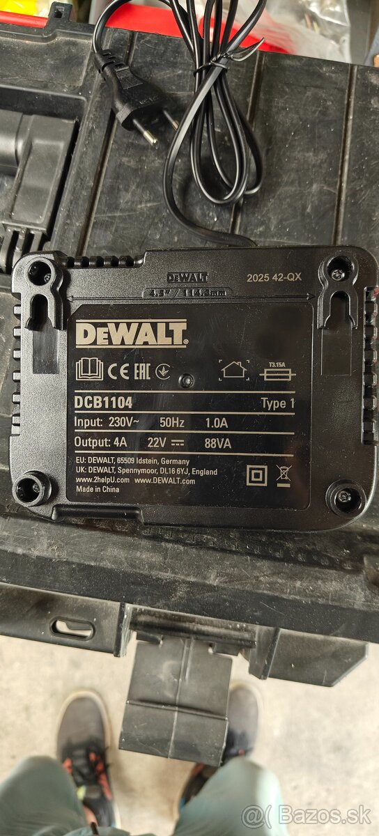 Dewalt DCB1104 - 2