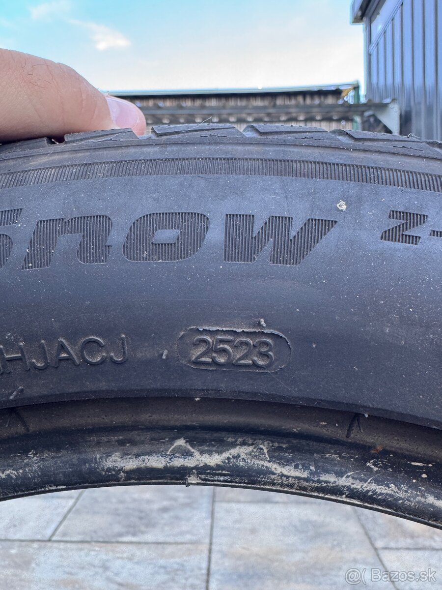 Zimne pneu 235/50 R19 - 2