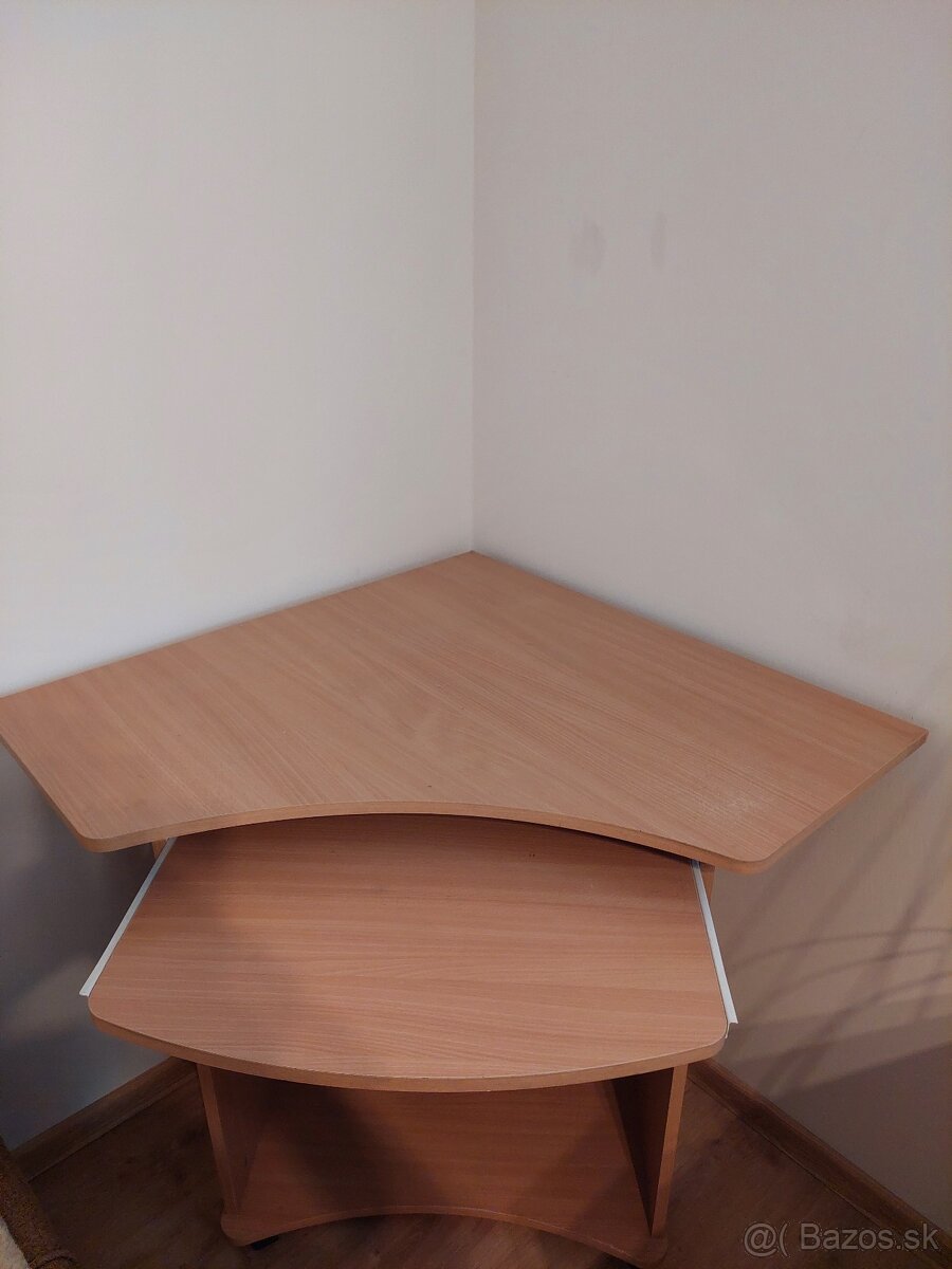 Rohový písací stolík - 2
