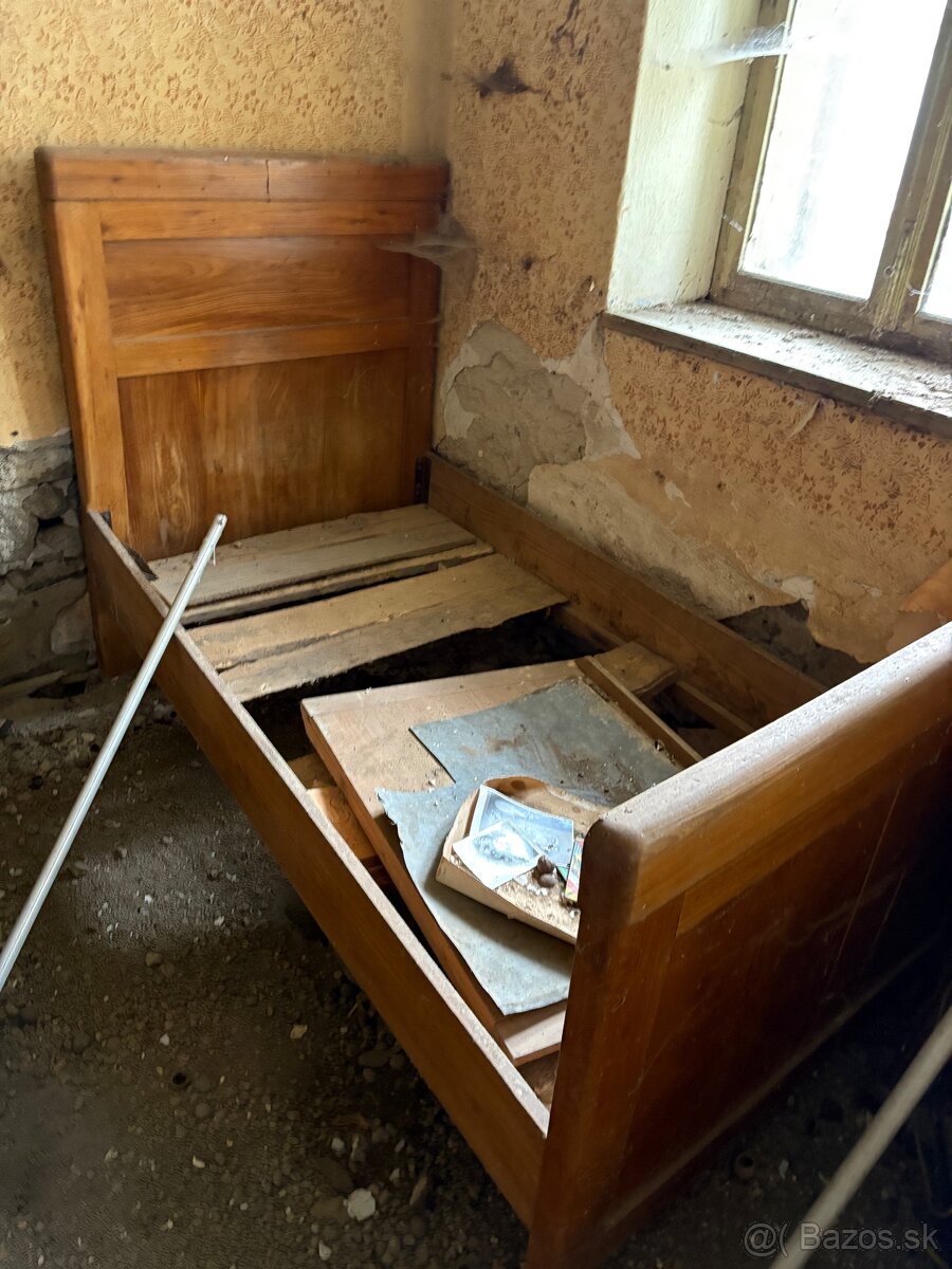 Stary drevený set - posteľ a skriňa - 2