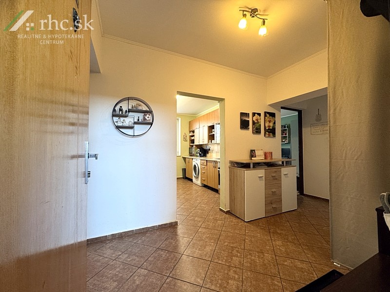 2-IZB.BYT S GARÁŽOU A VLASTNÝM KÚRENÍM - SAMUELA JURKOVIČA, - 2