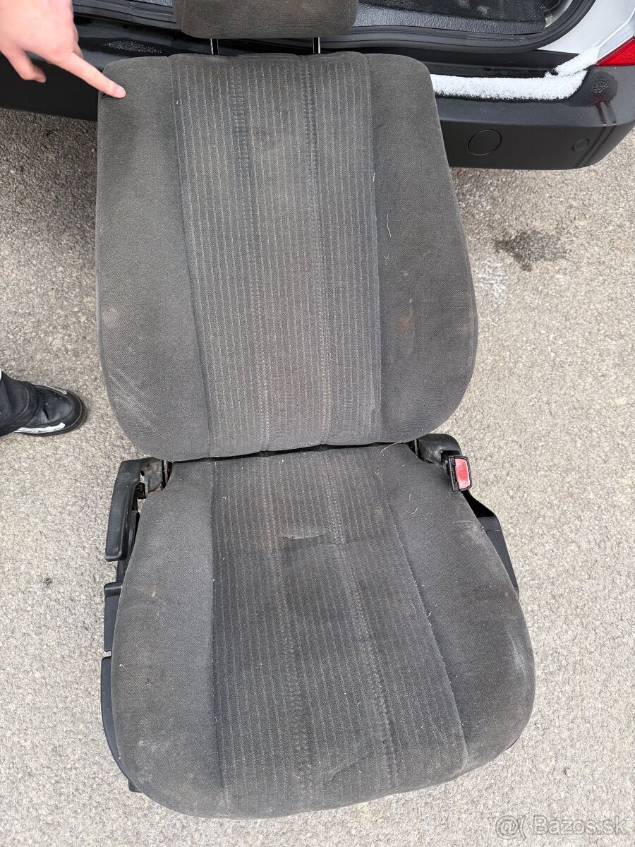 Bmw e34 sedačky - 2