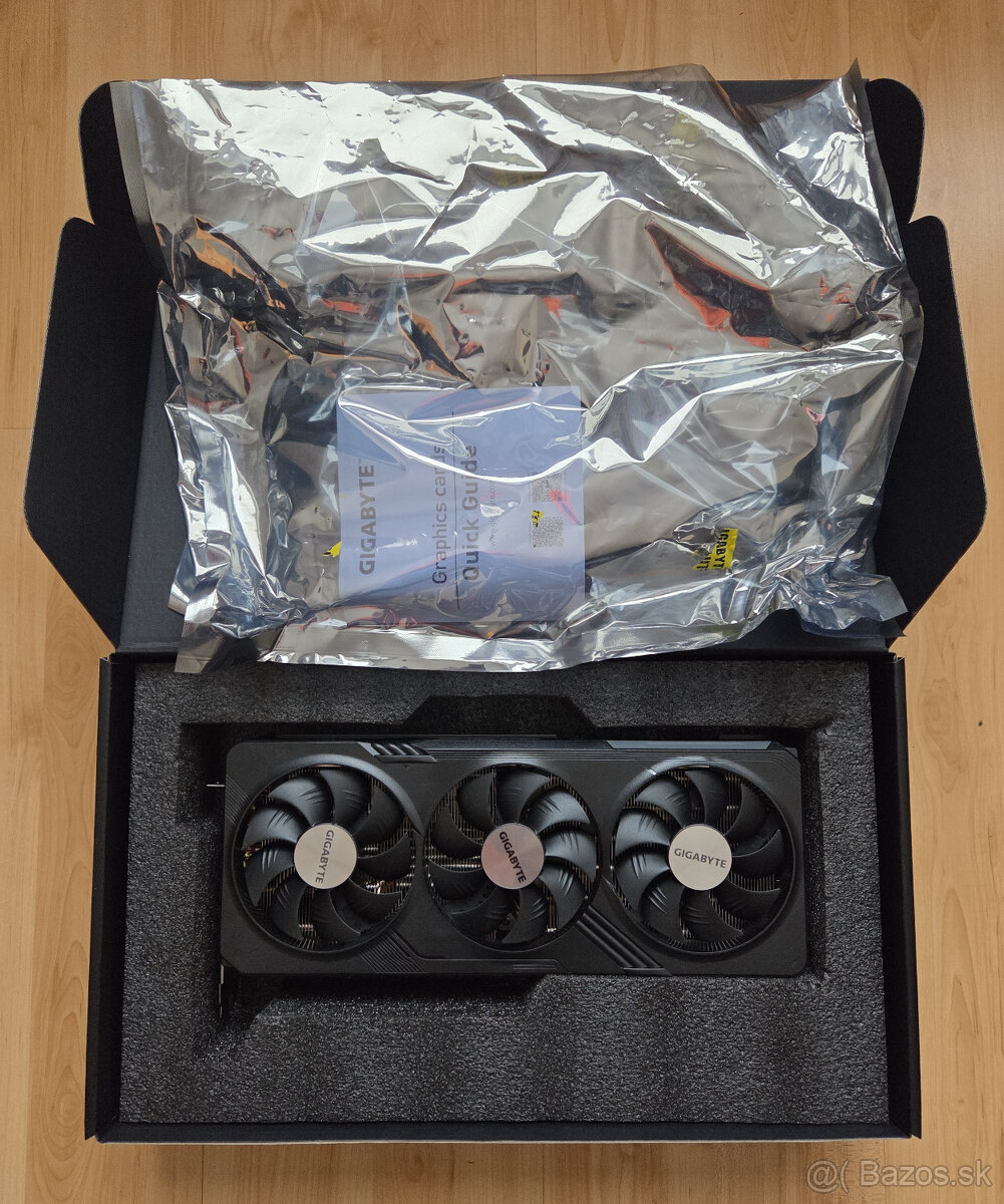 GIGABYTE Radeon RX 7800 XT GAMING OC 16G - 2