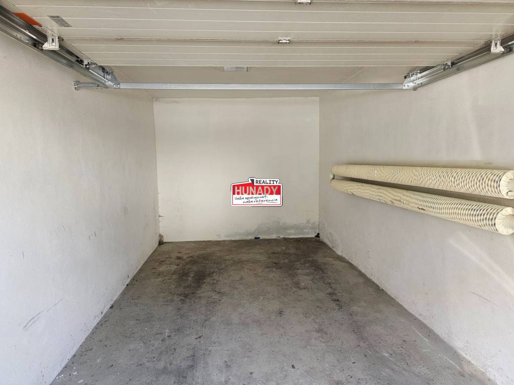 (16 m²) GARÁŽ NA PRENÁJOM V CENTRE - 2