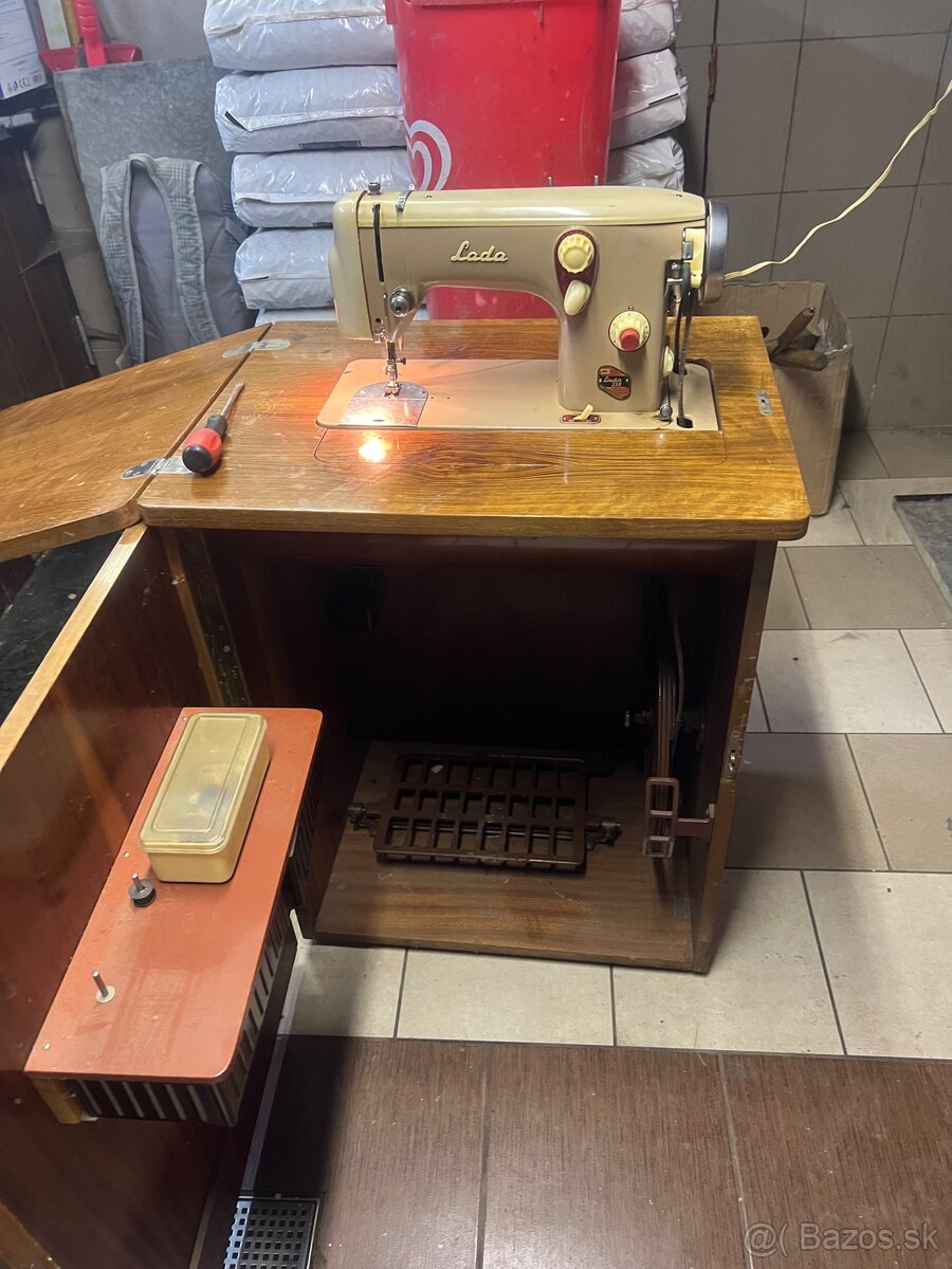 Šijací stroj Lada - 2