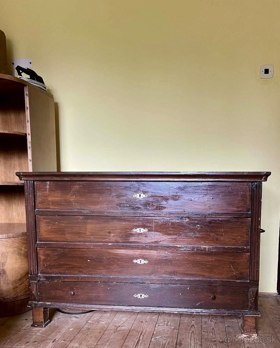 Starožitný nábytok - 2