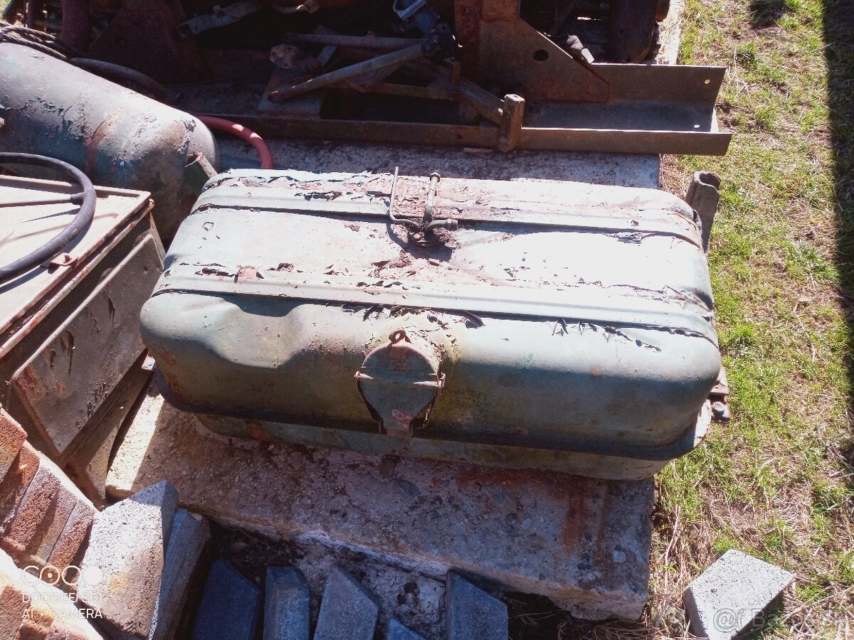 PRAGA V3S sperne tyčke Nádrž - 2