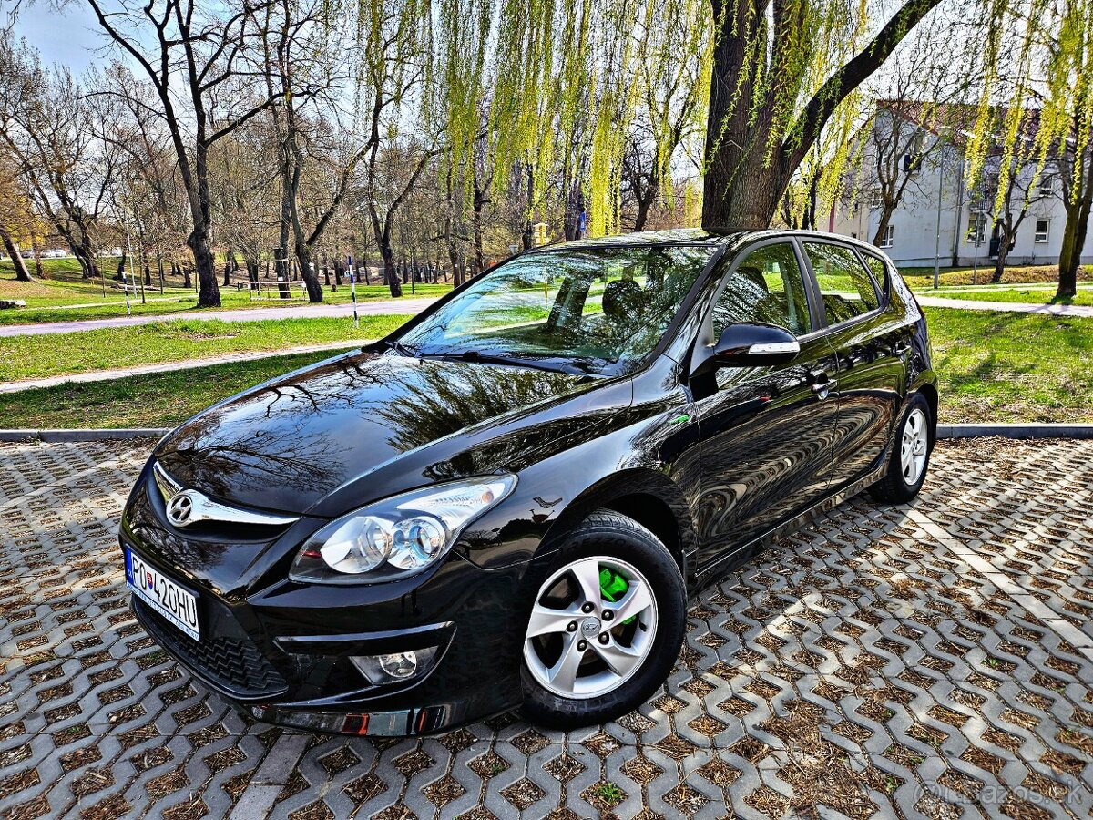Hyundai i30 1.6 CRDi rv:9/2011 142 tis.km - 2