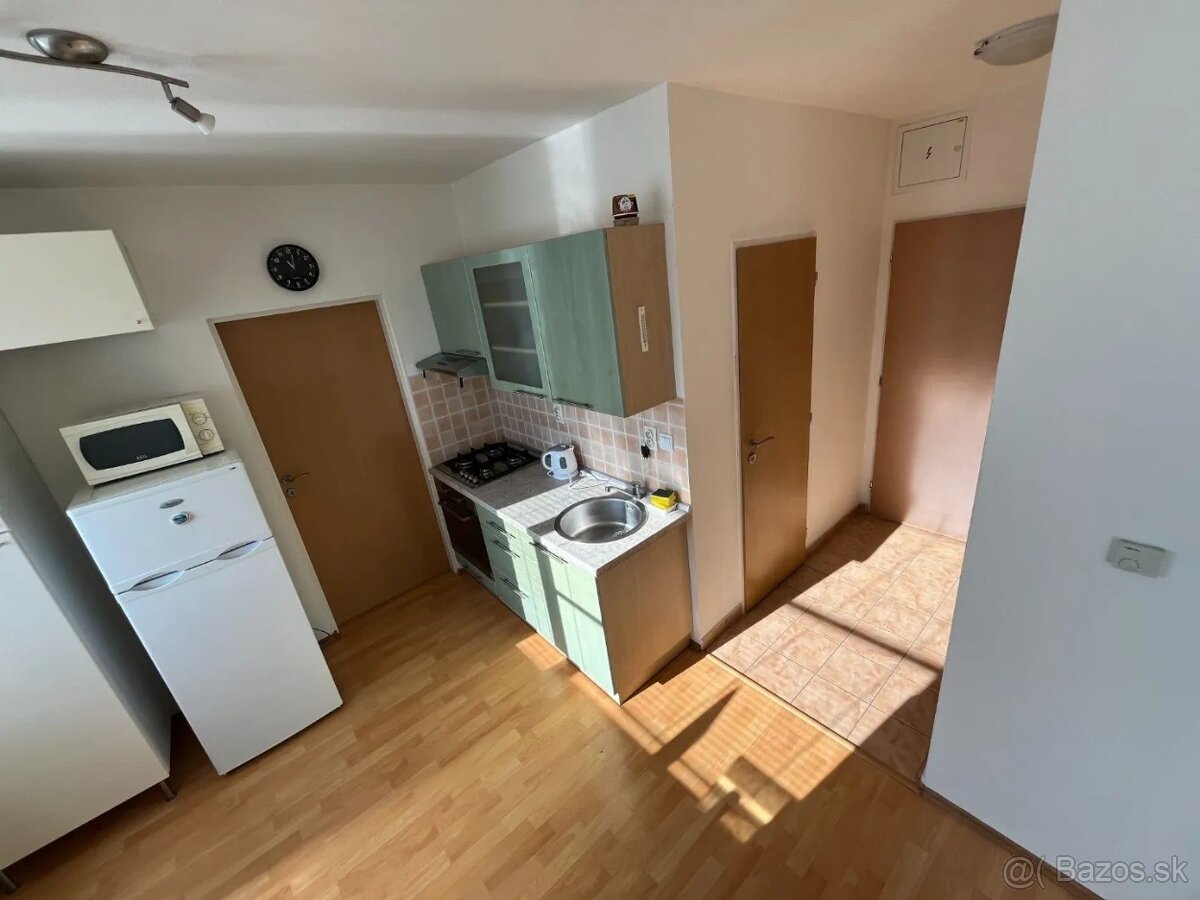 NA PREDAJ 2 IZBOVÝ BYT TRENČÍN, JUH, GARÁŽOVÉ STÁTIE - 2