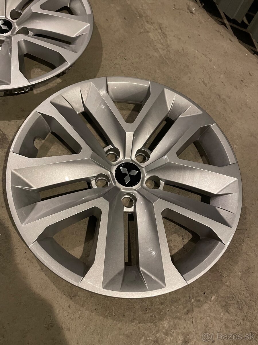 Originál Mitsubishi puklice 17 - 2