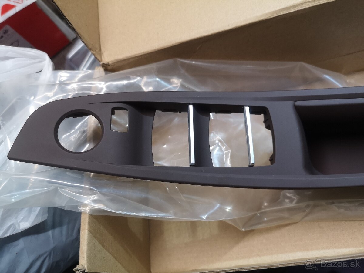 BMW f10 madlo lavých predných dverí - 2