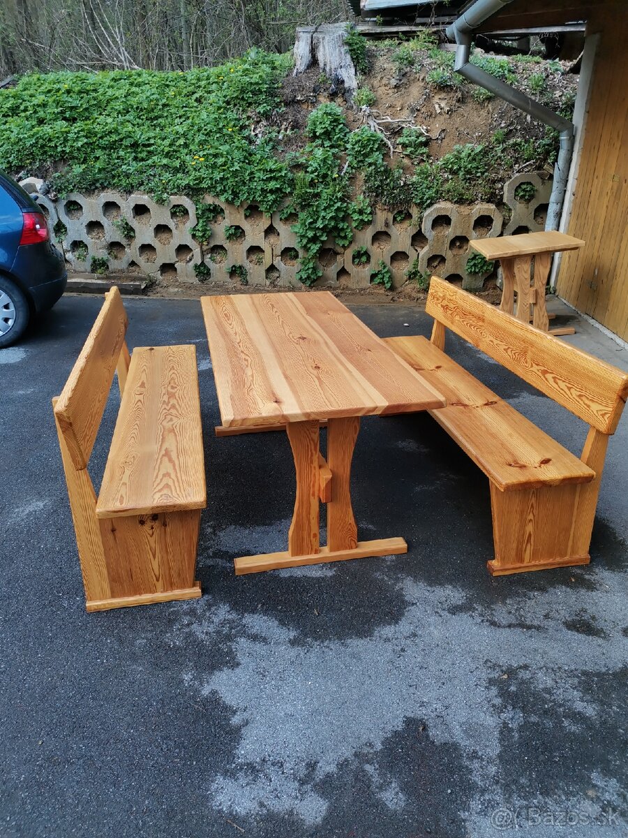 Masívne stoly s lavicami - 2