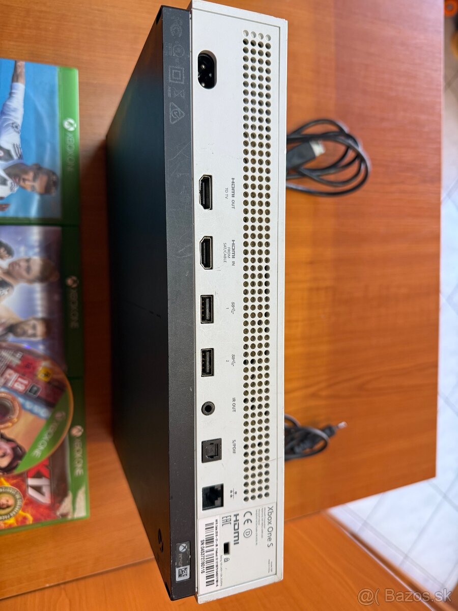 X box One S - 2
