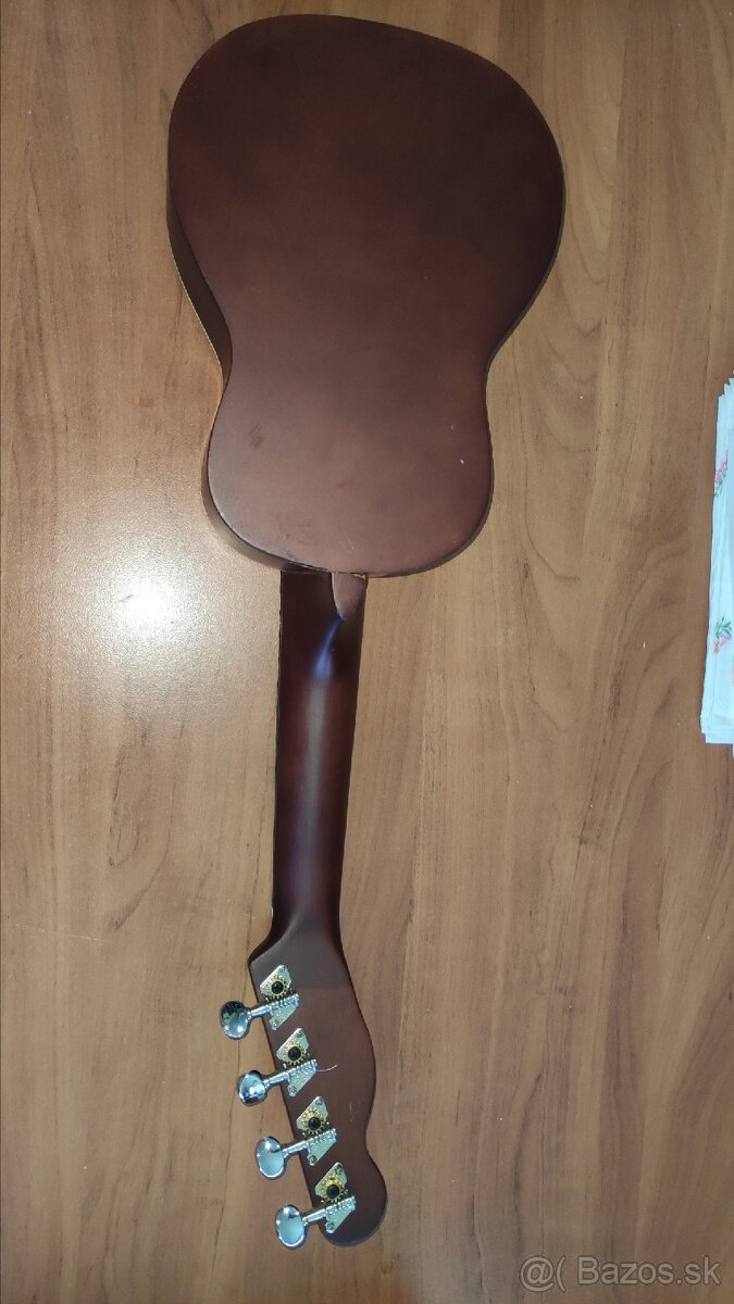 Predam ukulele značky Fender - 2