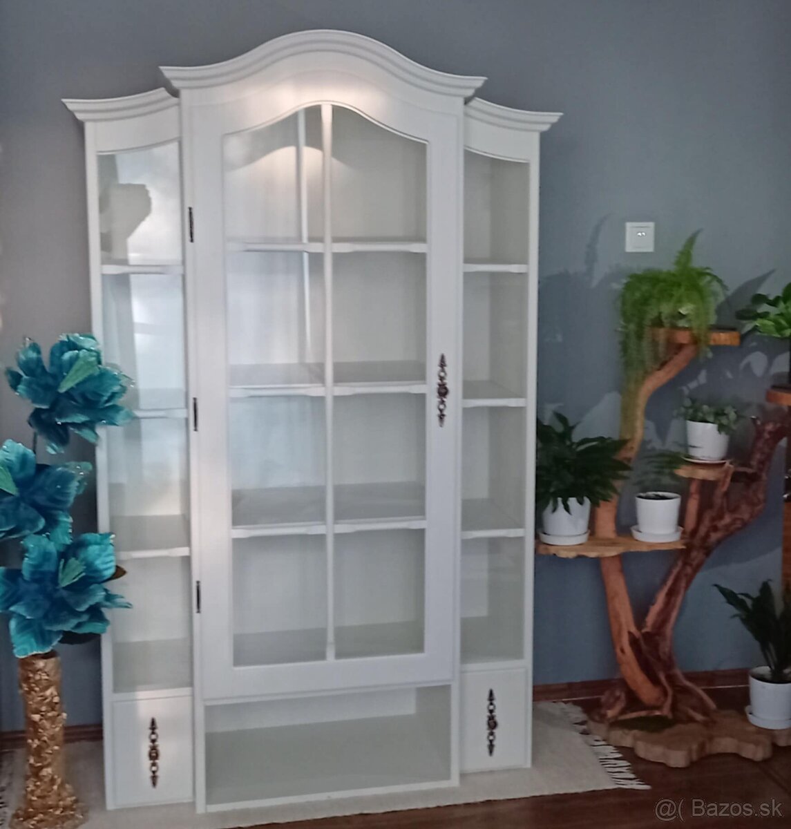 Skrinka/ vitrína - 2