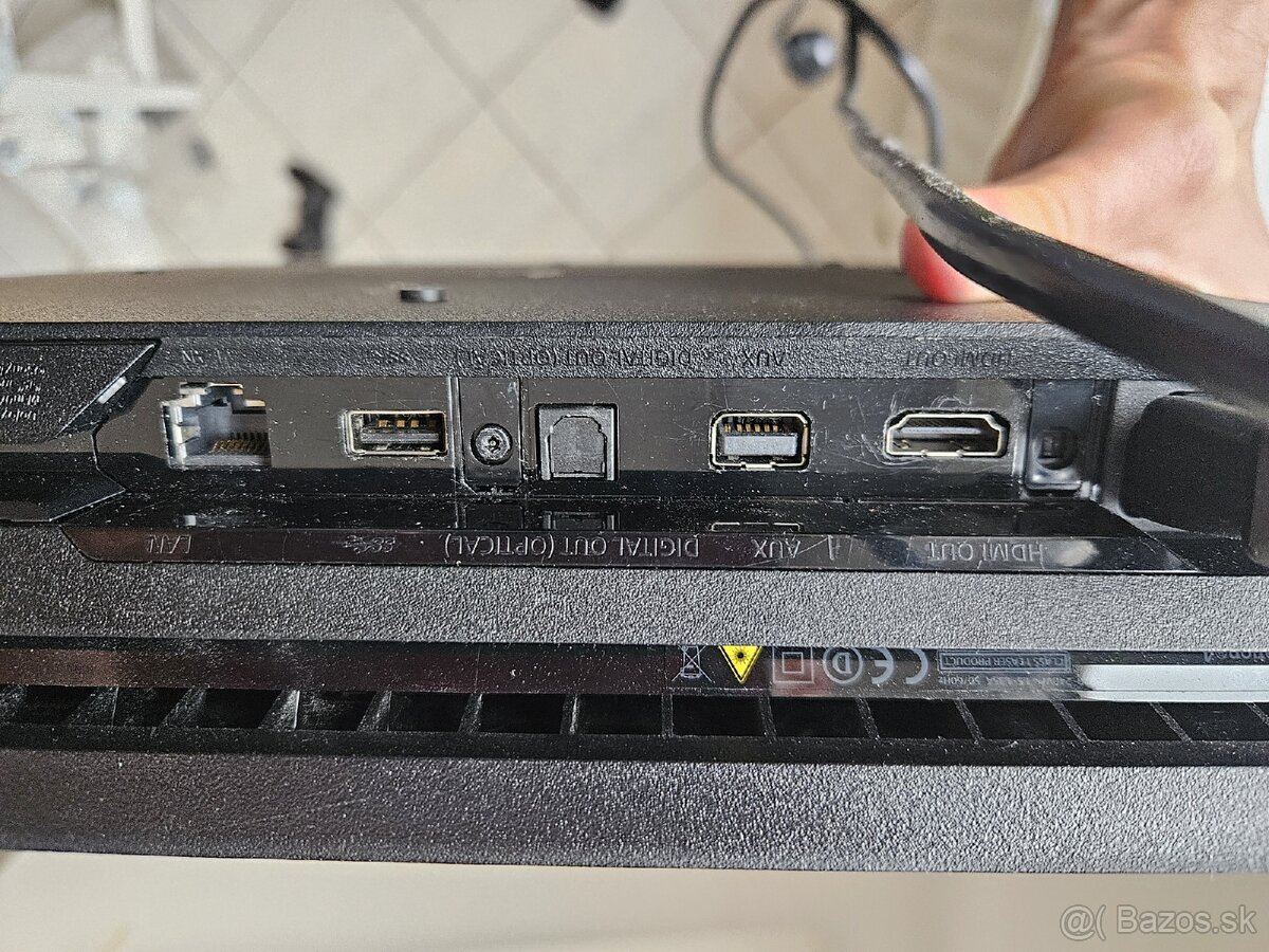 Playstation 4 Pro 1TB + ovladac + kable - 2