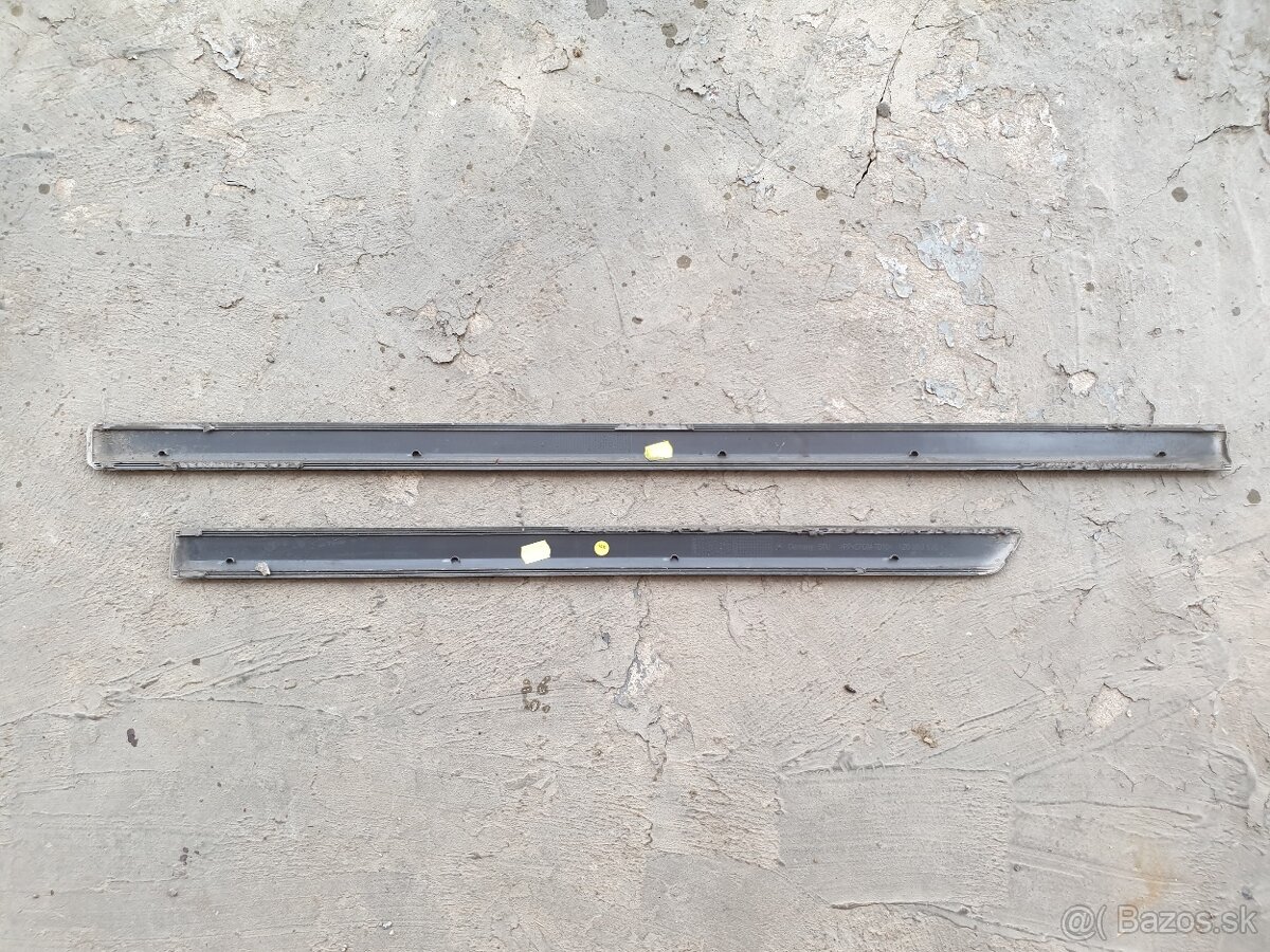 Škoda Octavia 2 Facelift • Lišty pravých dverí - 2