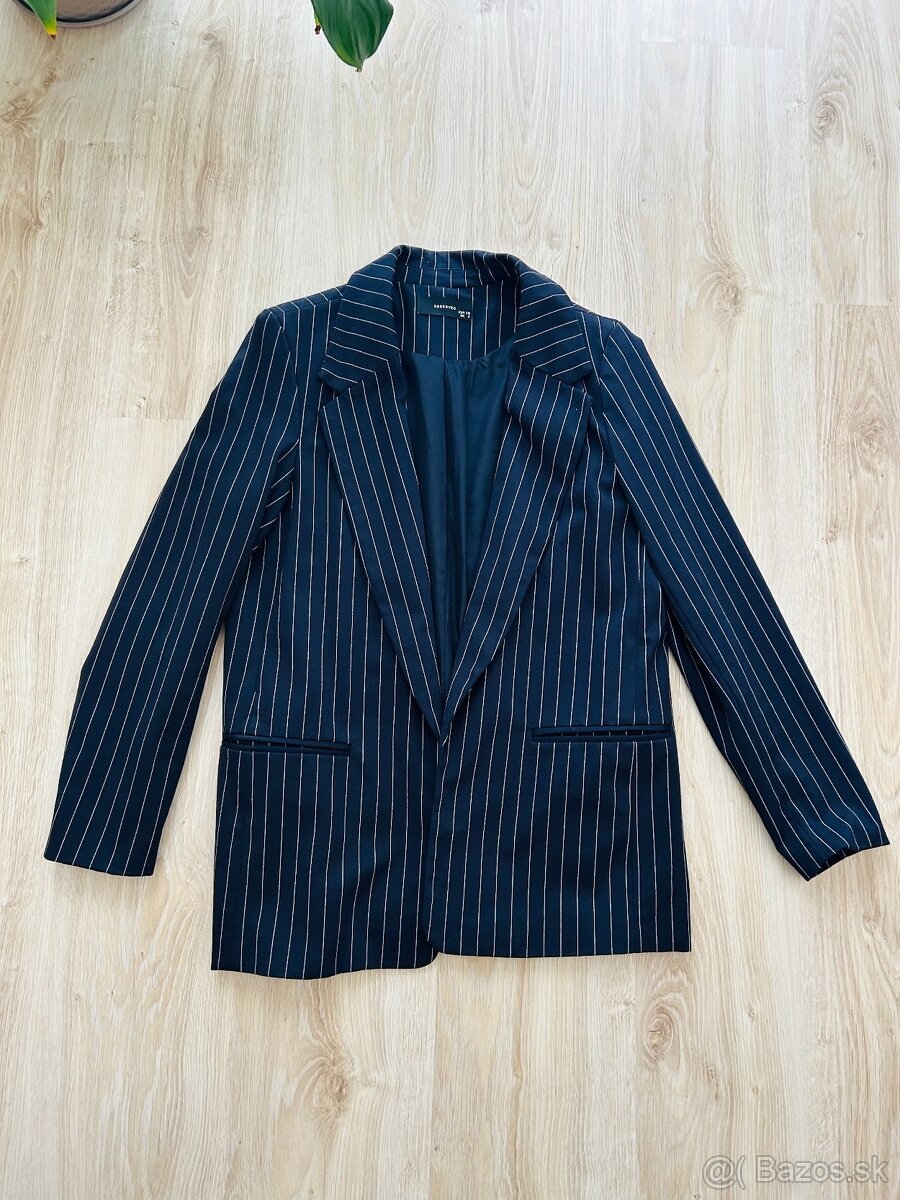 KRÁSNY SUKŇOVÝ KOSTÝM značky RESERVED - 2