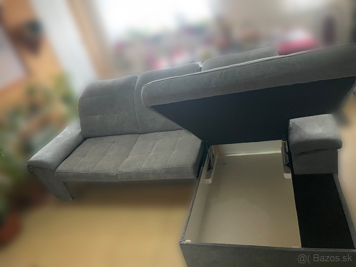 Súrne predávam gauč - 2